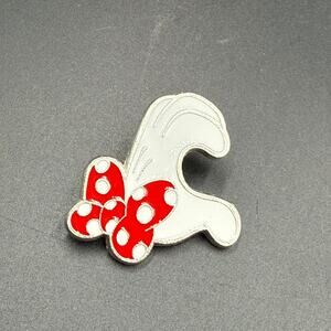Disney Left Hand Minnie Mouse Glove Heart Sign Trading Pin 2018